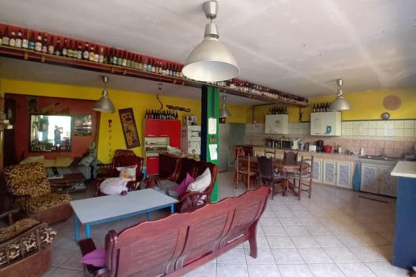 Le coin salon convivial de l'auberge à Piton Saint-Leu