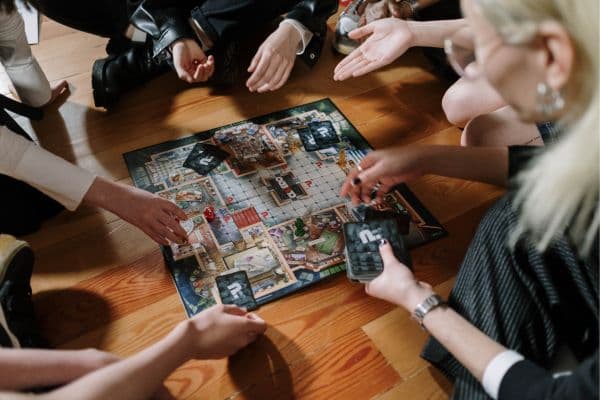 Jeux de société à partager le soir à l'auberge Éliz'O Z'Îles